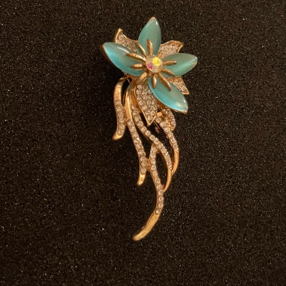 Brooch Pin - Picture 2 of 6